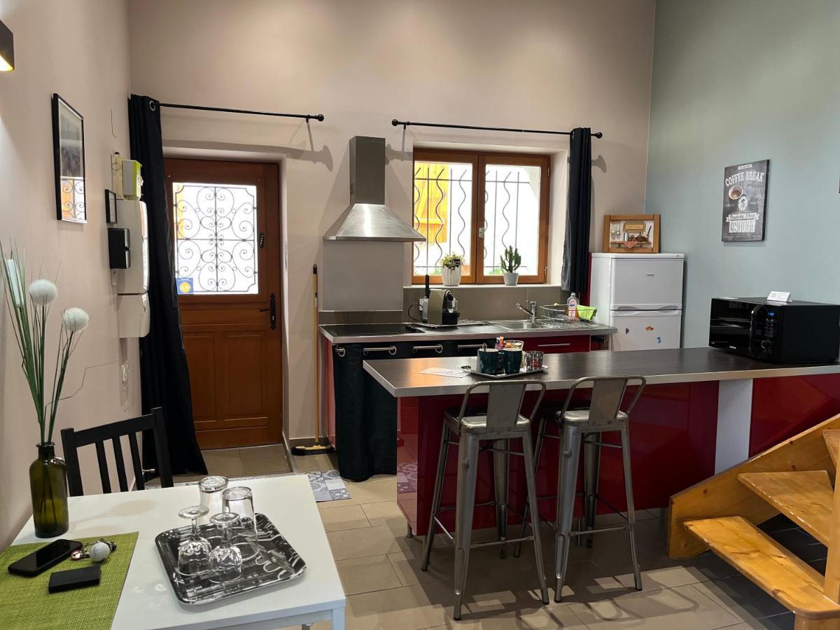Apartamento Le Charles IX Roussillon  Exterior foto