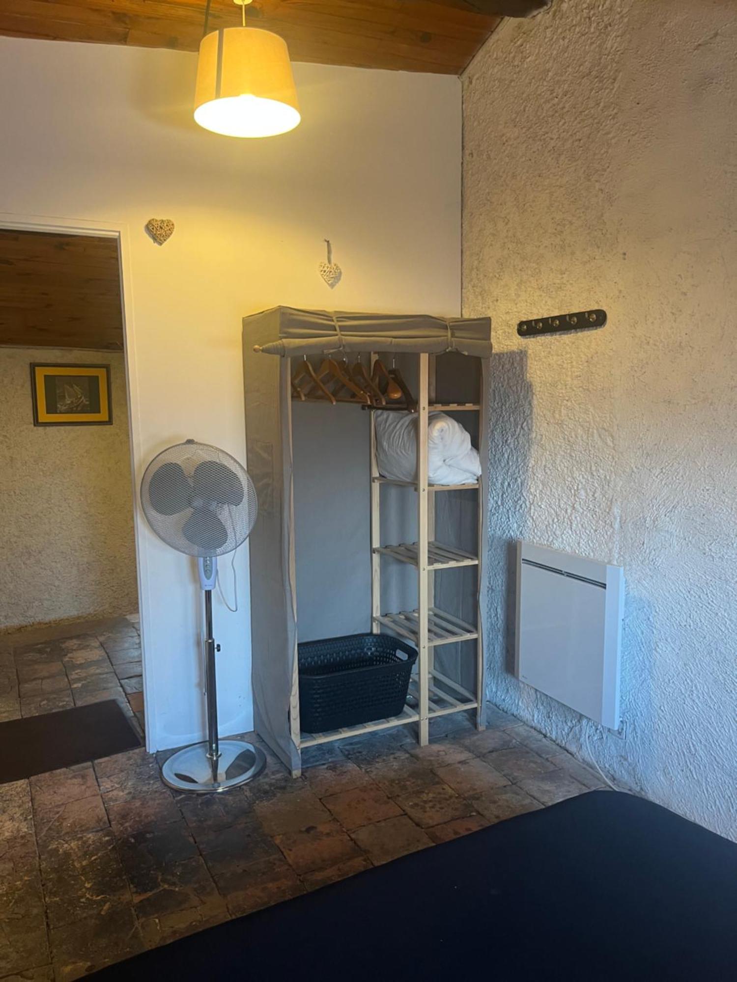 Apartamento Le Charles IX Roussillon  Exterior foto