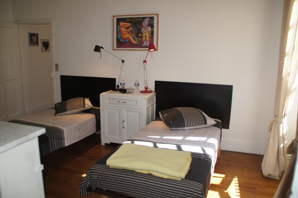 Apartamento Le Charles IX Roussillon  Exterior foto